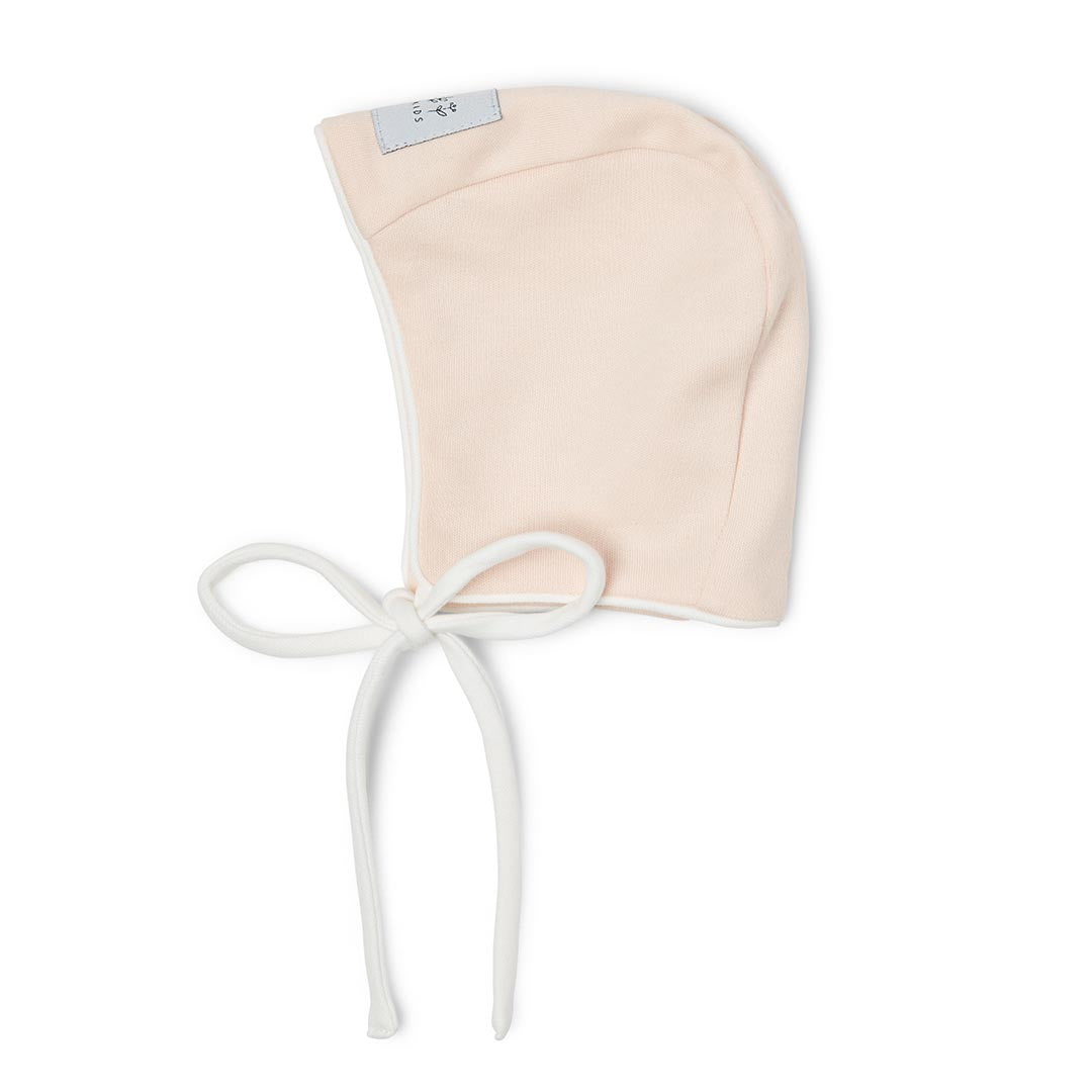 Béguin rétro en coton ultra-doux pour bébé, un accessoire de mode enfantine indispensable et confortable pour réchauffer les nouveau-nés.