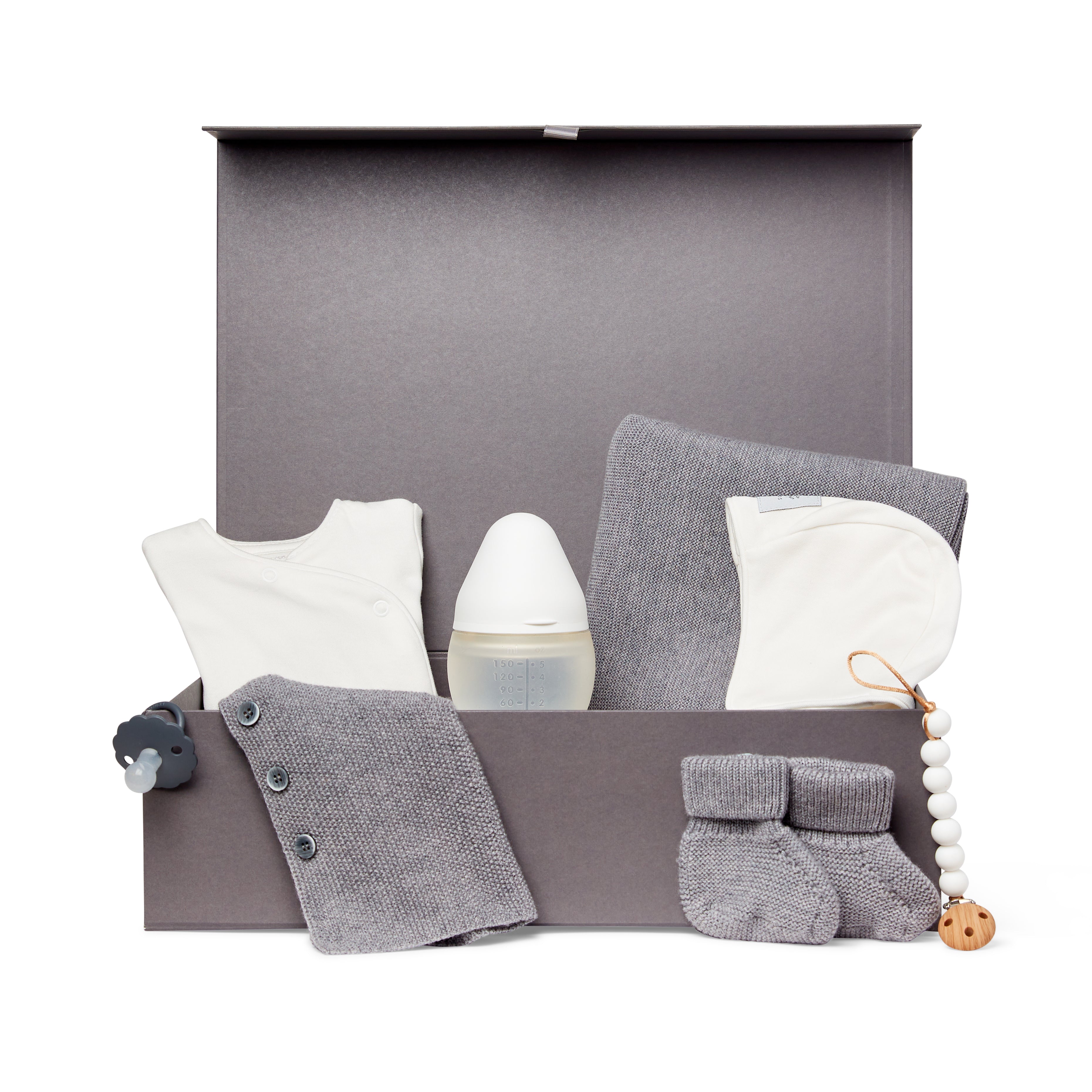 Coffret cadeau naissance Kito Kids avec couverture grise, cardigan en laine mérinos gris, bonnet blanc, body blanc, chaussons, biberon et attache-tétine.