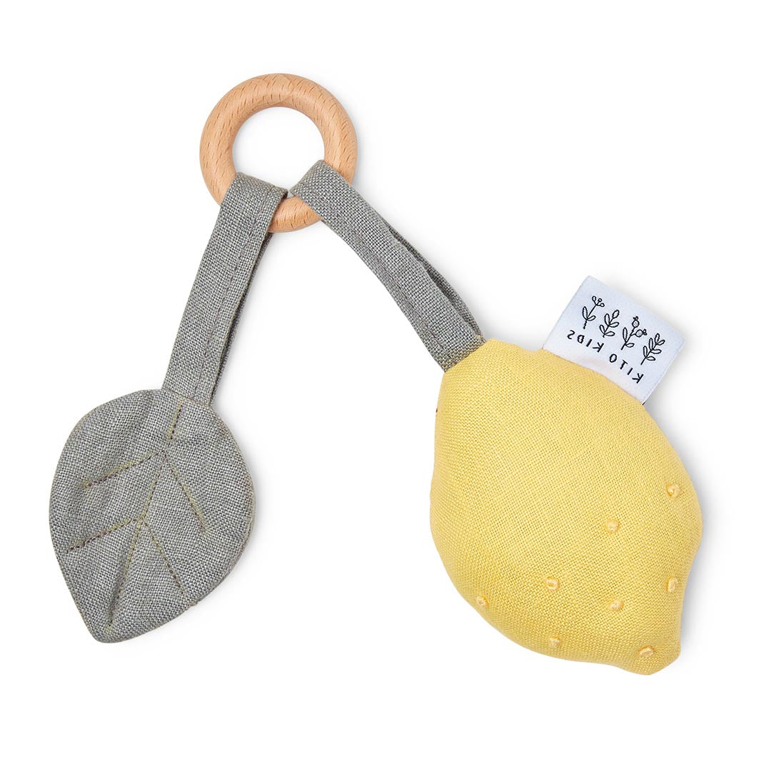 Jouet de dentition et hochet en tissu en forme de citron jaune pour le développement de bébé.