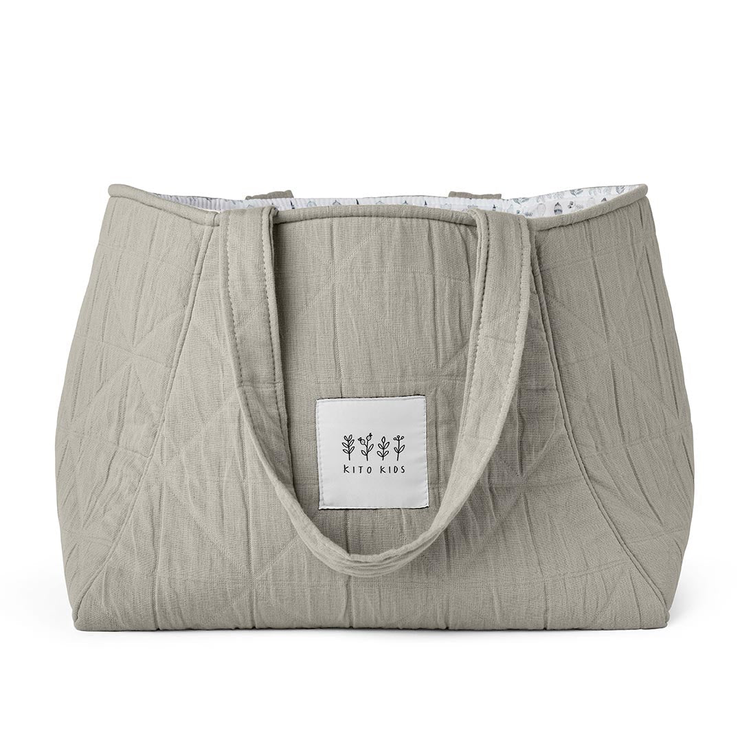 Grand sac de maternité en coton matelassé beige, anses rabattues pour dévoiler l'ouverture de l'intérieur doublé.