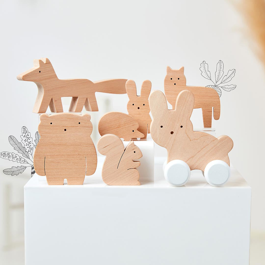 Puzzle d'éveil en bois naturel représentant des animaux sauvages, parfait pour stimuler la motricité fine, la logique et l'imagination des jeunes enfants.