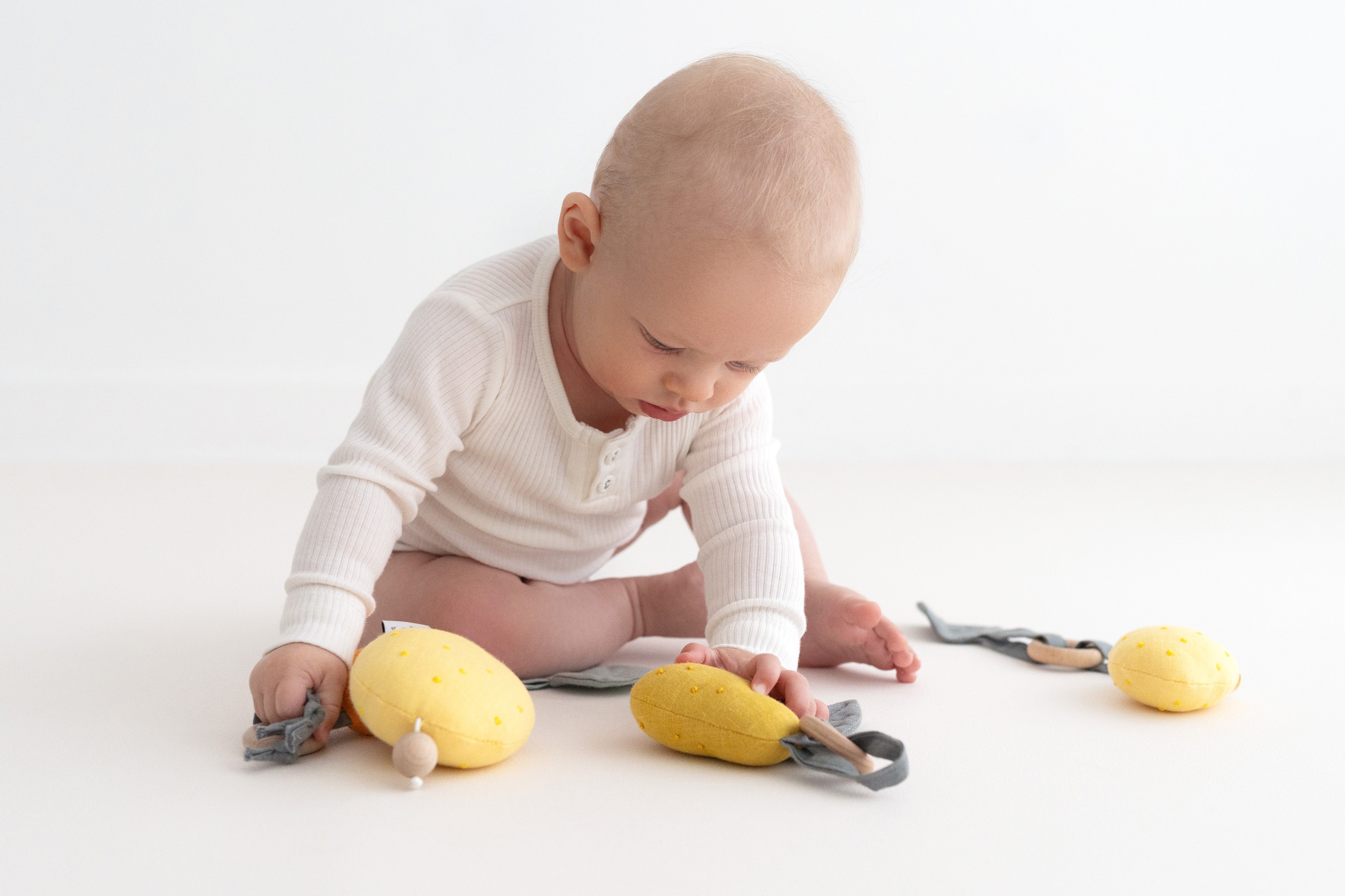 Newborn Gift Set Mouse – Yellow Scarf & Baby Accessories
