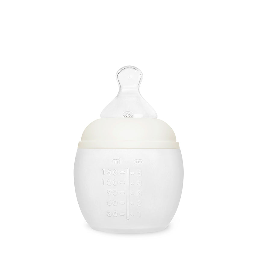 Biberon Élhée en silicone de grade médical souple couleur ocre, incassable, sain et sans perturbateurs endocriniens pour le repas de bébé en toute sécurité.