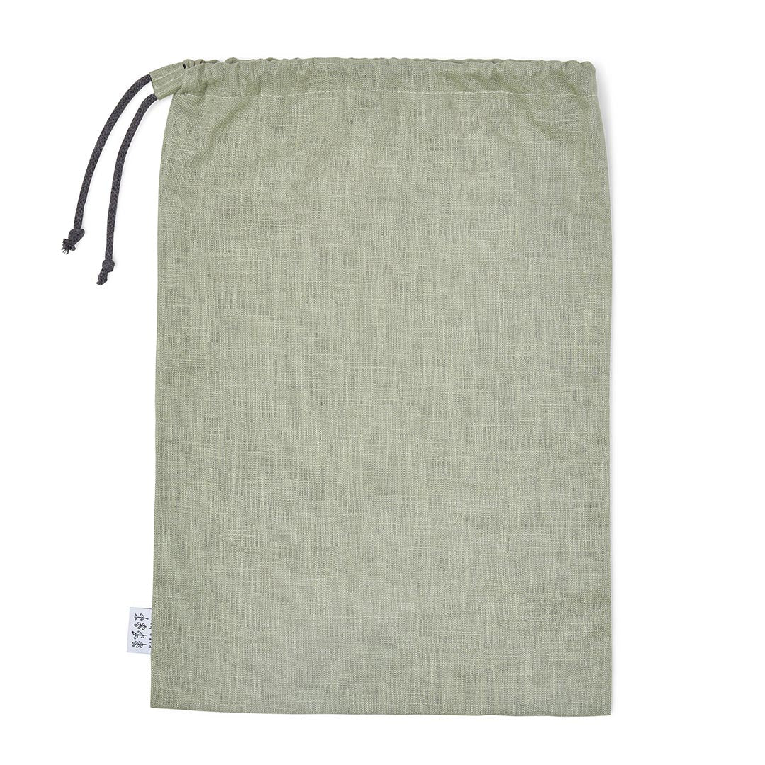 Pochon de rangement en lin vert sauge avec cordon de serrage gris foncé de la marque Kito Kids.