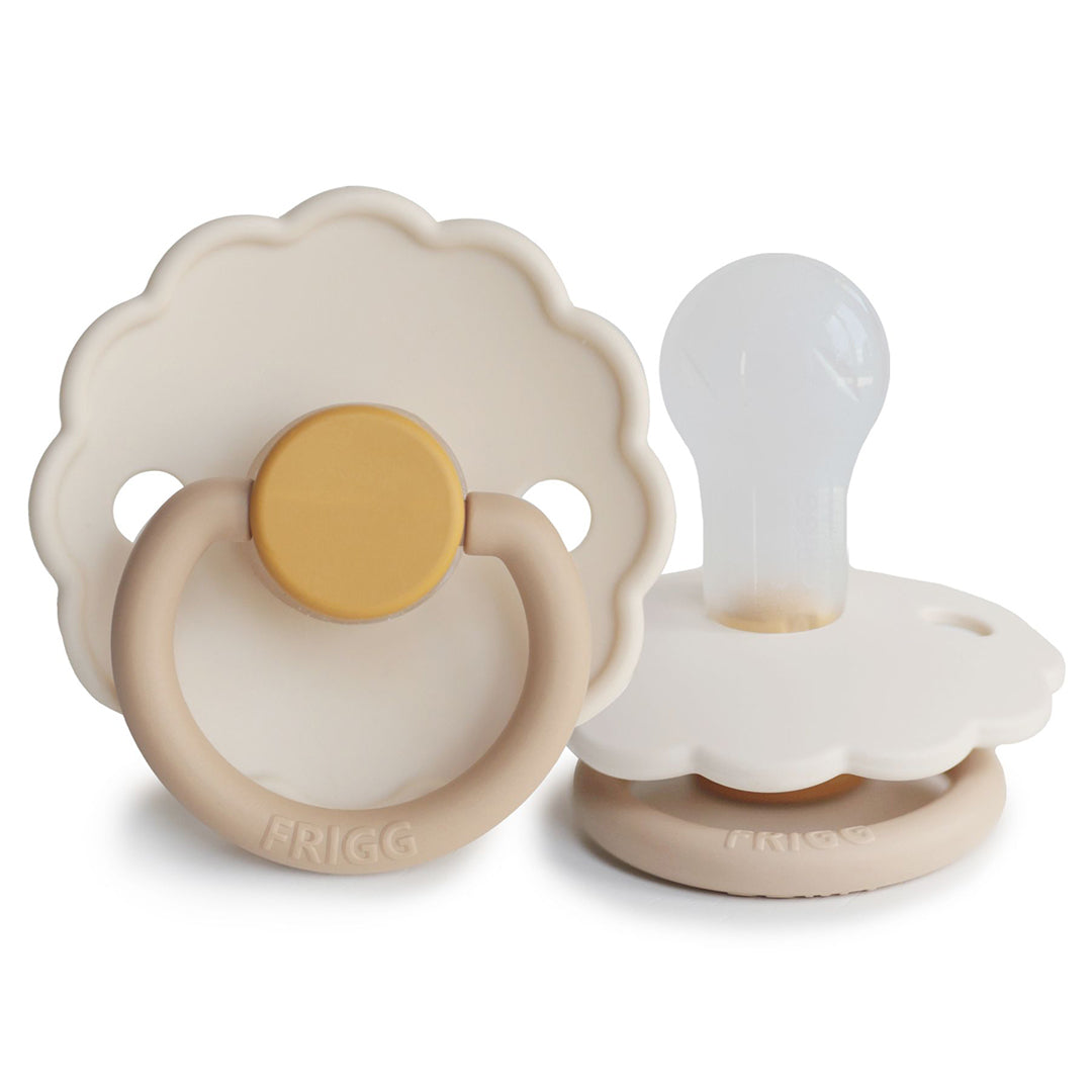 Sucette physiologique pour bébé au design floral couleur crème et jaune pastel, conçue pour apaiser les nouveau-nés et favoriser une succion naturelle et sécurisée.